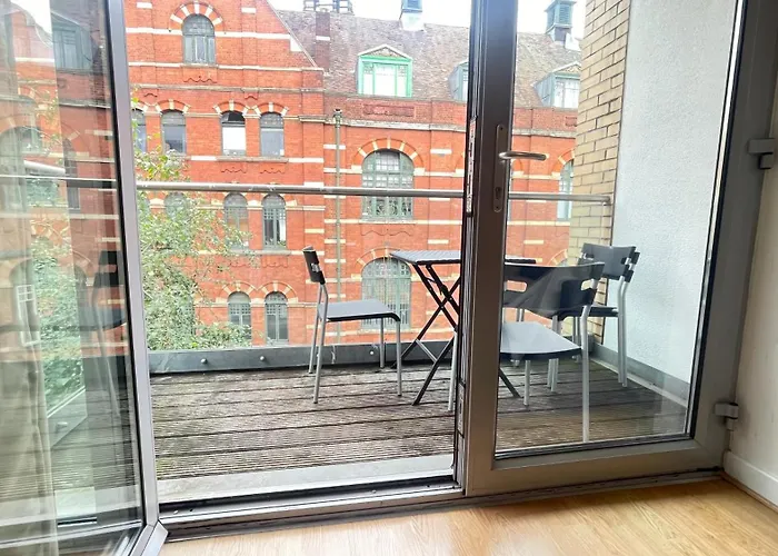 Shoreditch Liverpool Street Apartments With Lift And Balcony
