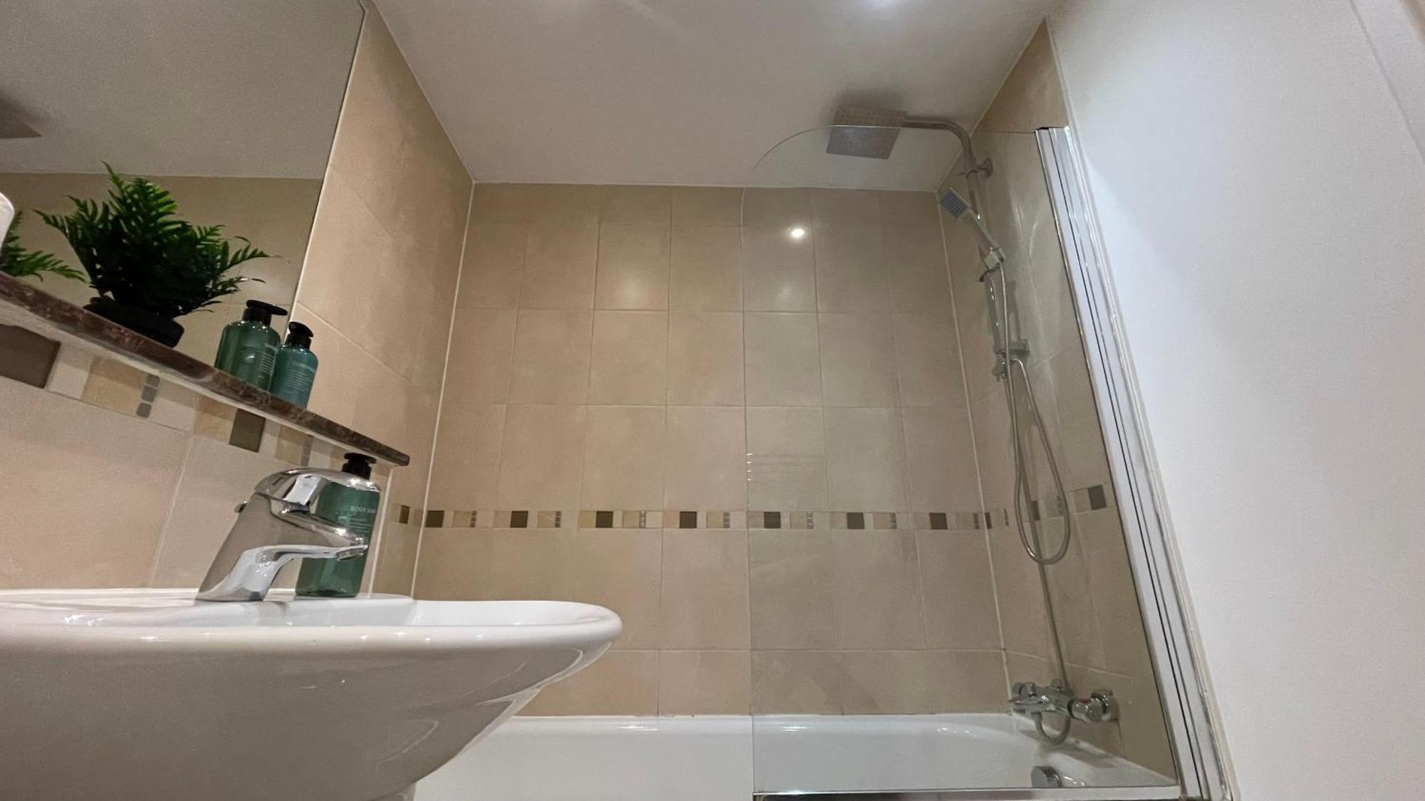 Shoreditch Liverpool Street With Lift And Balcony Apartment *