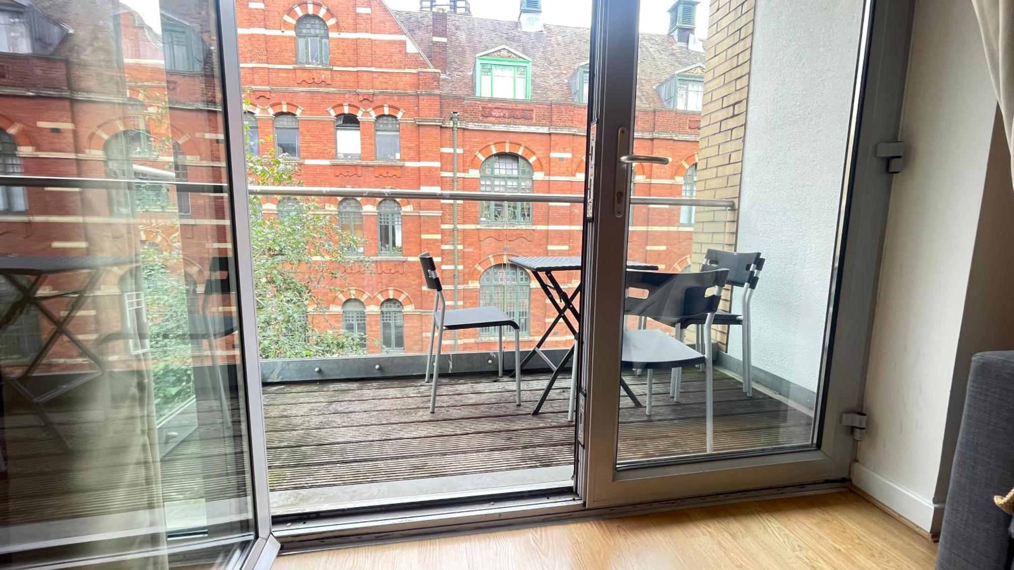 Shoreditch Liverpool Street With Lift And Balcony Apartment *